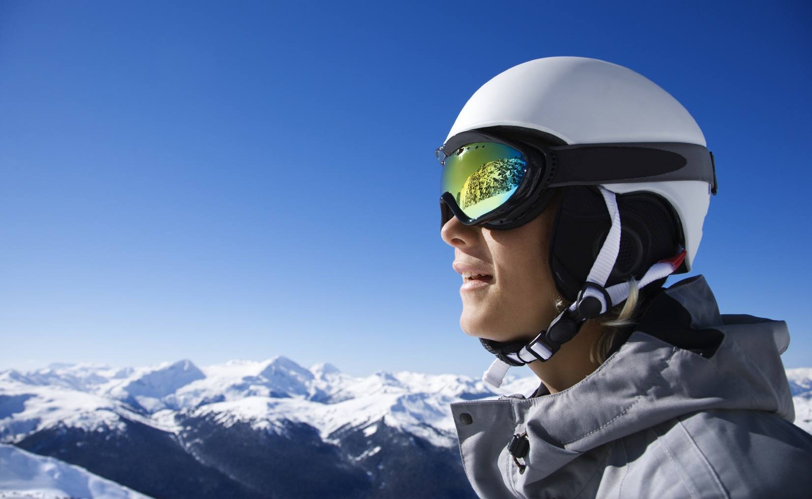 Best Ski Goggles: Swappable Lenses, Anti-Fog, HD Vision, Smart Displays, & More